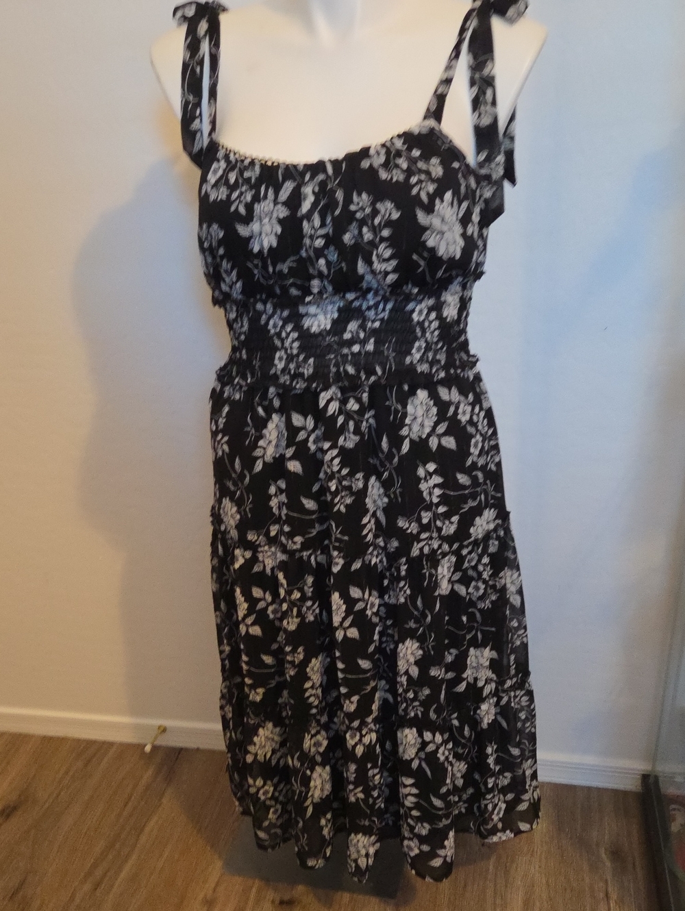 Trixxi Black & White Floral Tie-Shoulder Midi Dress